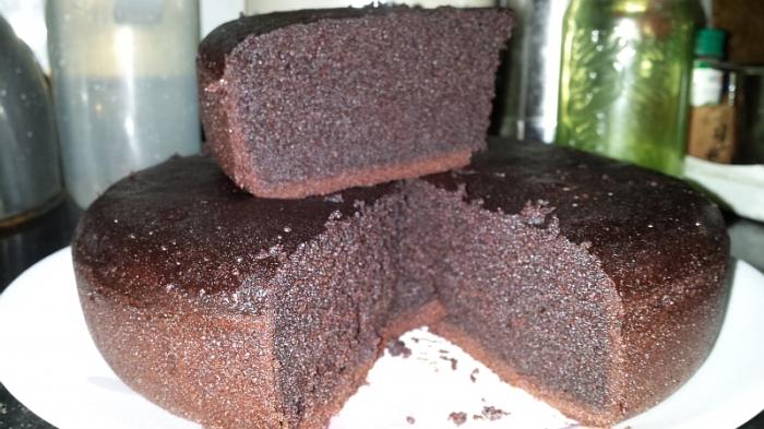šokolādes kūka Redmond multivarkā