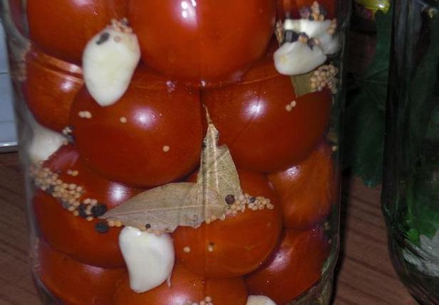 Garšīgi marinēti tomāti: mājās gatavota recepte