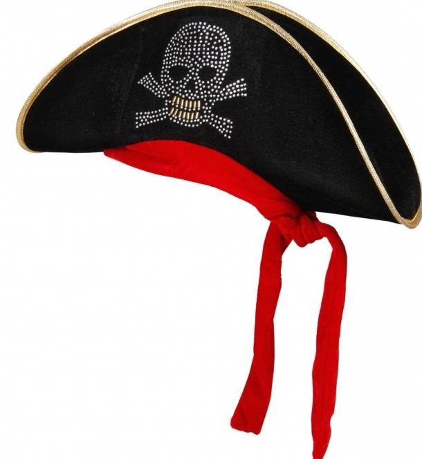 Kā pirātu cepure var pārveidot jebkuru cilvēku