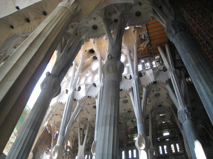 Sagrada Familia Barselonā ir pārsteidzošs