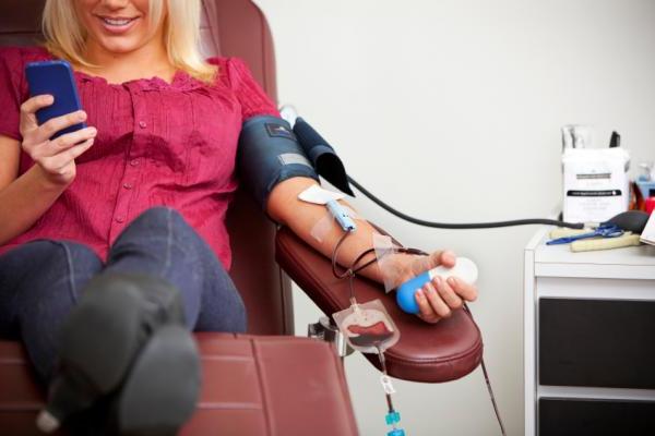 Mēs uzzinām, vai menstruāciju laikā ir iespējams ziedot asinis